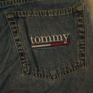 Selling size 9 Tommy Hilfiger shorts worn maybe 6 times in great condition